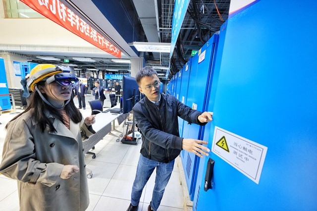 图为第一财经记者体验仿真测试