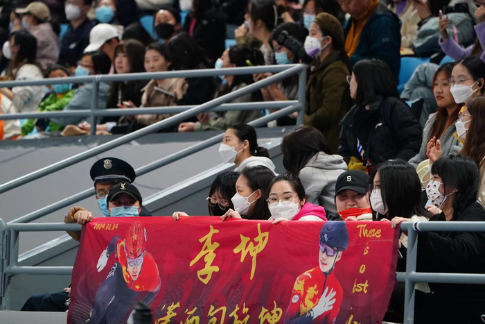 现场热情的“粉丝团”