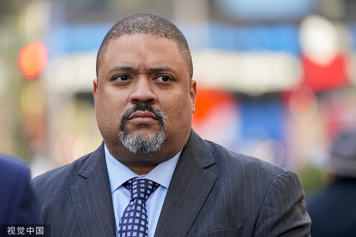 　　当地时间2022年10月11日，美国纽约，曼哈顿地区检察官Alvin Bragg在新闻发布会上&nbsp; 图源：视觉中国