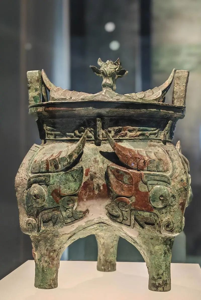 ▲3月18日，首都博物馆燕地青铜艺术精品展，伯矩鬲。新京报记者 浦峰 摄