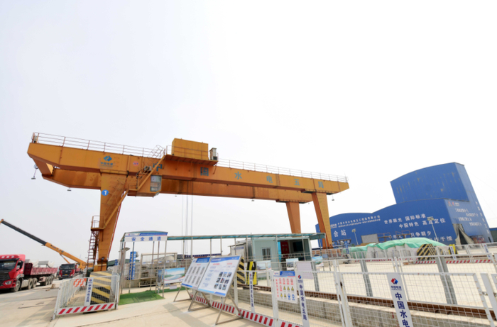 雄安至北京大兴国际机场快线（R1线）——地铁R1线盾构工程施工现场。