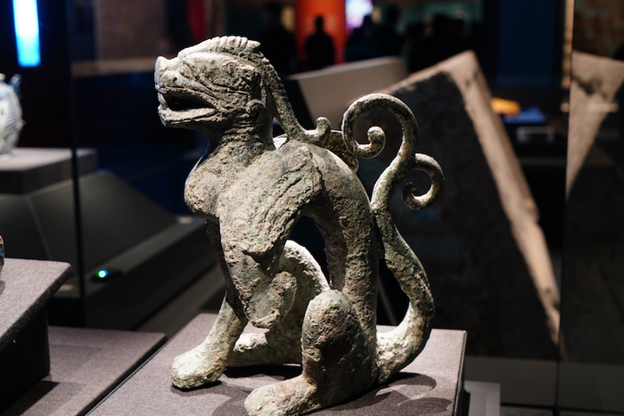 金中都大安殿出土铜座龙