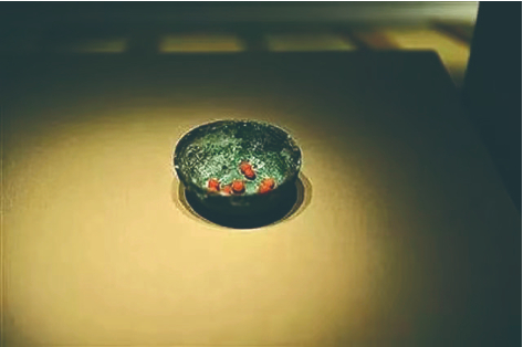 ▲东晋大墓出土的红色药丸 南京市博物馆藏