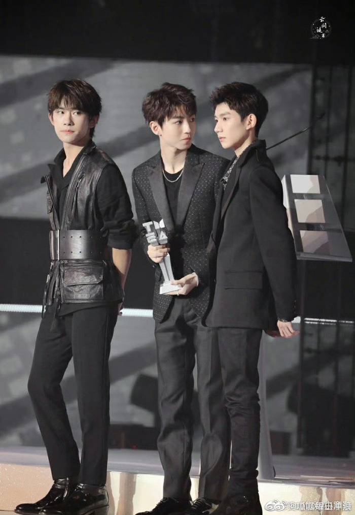 余宇涵,邓佳鑫,贺峻霖,苏新皓,源轩等站子发了tfboys王俊凯