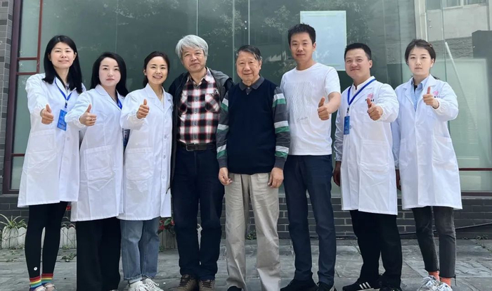中国白酒调酒理论奠基人吴德贤参加川酿科技全国白酒品酒师培训班
