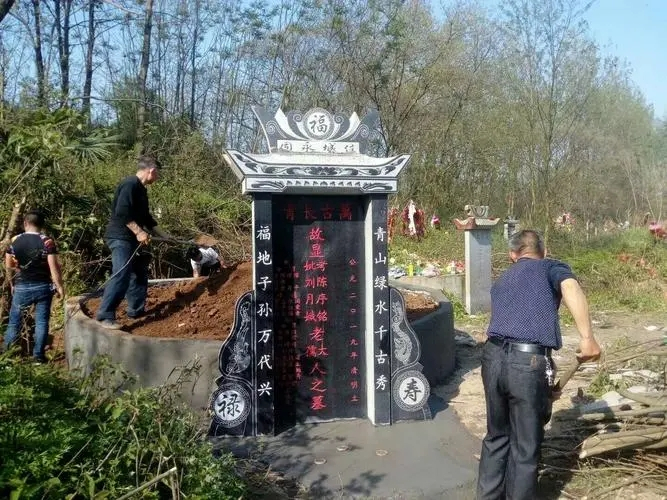 清明节给先人立碑有讲究,4种人不能立碑,到底是哪4种?有道理吗|坟墓|后代|已故|逝者|农村_新浪新闻