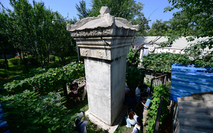 正阳桥疏渠记碑“藏”于红庙街78号平房群中。新京报记者 李木易 摄