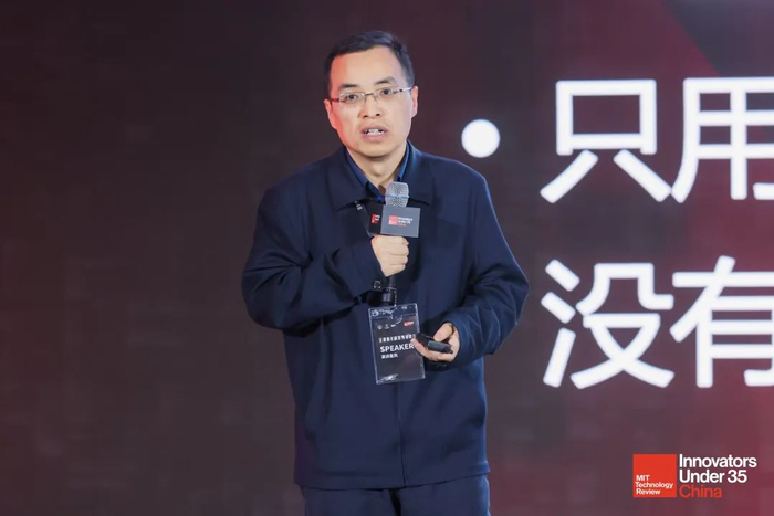 图丨中国人民大学高瓴人工智能学院教授卢志武