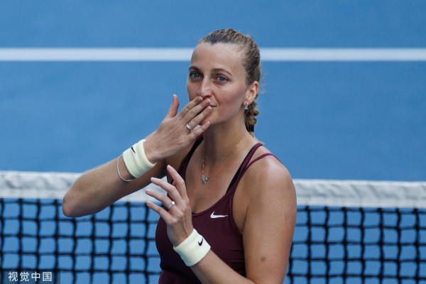 科维托娃飞吻致谢观众。