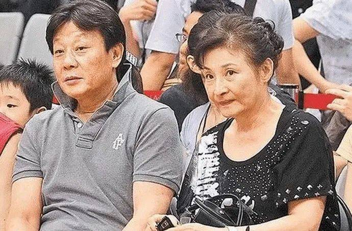 一妻一妾、5个儿女、68岁“视帝”寇世勋,晚年竟还有贤妻在侧|崔瑶琪|许黎丹|寇家瑞|女儿|儿子_新浪娱乐_新浪新闻