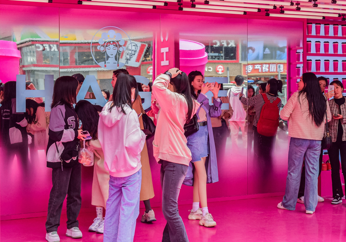 霸王茶姬线下快闪店