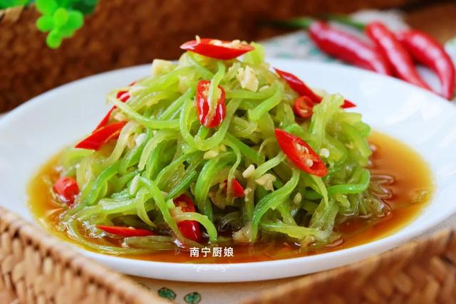 自从学会了这道凉拌菜,凉拌黄瓜都靠边站,酸爽开胃,养肝又排毒