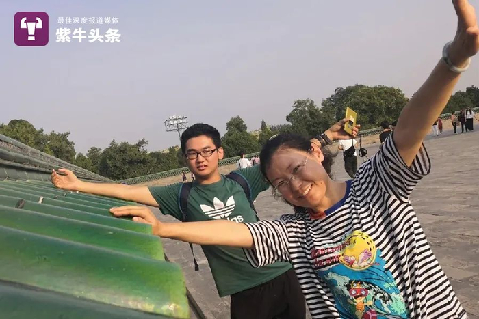 田田妈妈一直对他进行行为训练和矫正