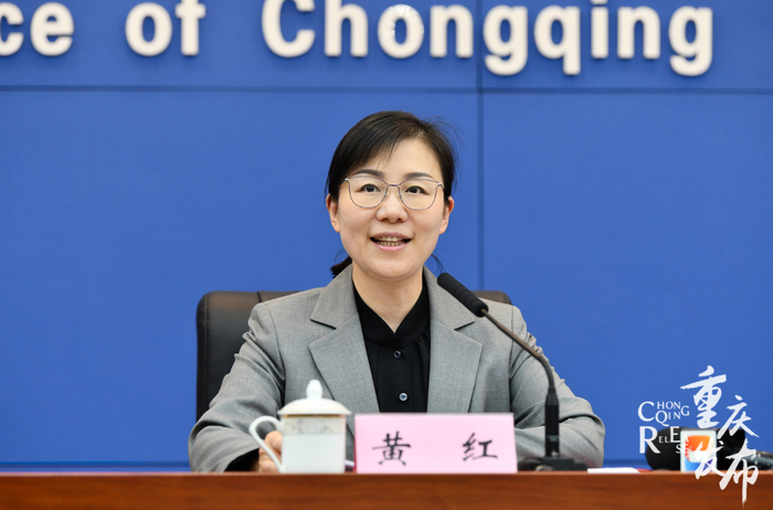 黄红介绍有关情况 邹乐 摄