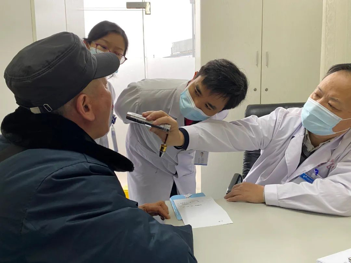 云大医院皮肤科专家孙东杰、邹勇莉，北京专家王昕联合义诊