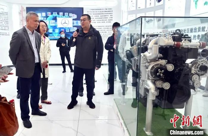 3月31日，海外华文媒体参访广西银轮环保科技有限公司。　俞靖 摄