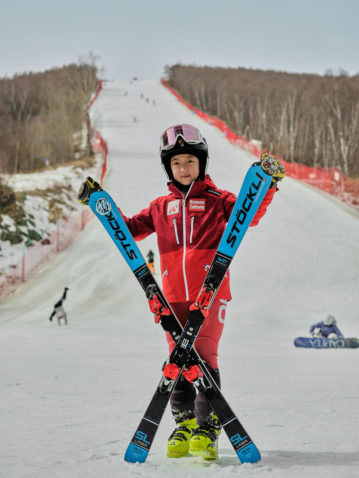 此前，广州女孩王涵之在室内滑雪场系统练习滑雪。  新京报首席记者 郭延冰 摄
