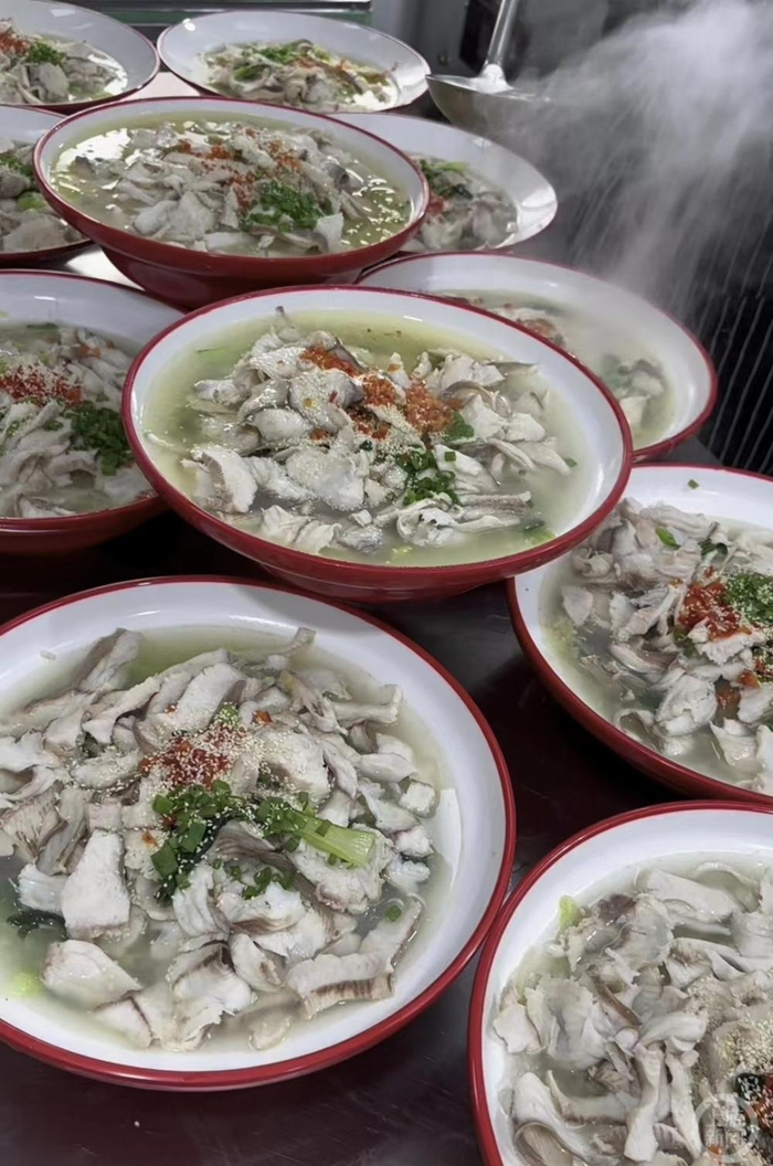 ▲幼儿园吃的乌鱼汤。   图片来源/视频截屏