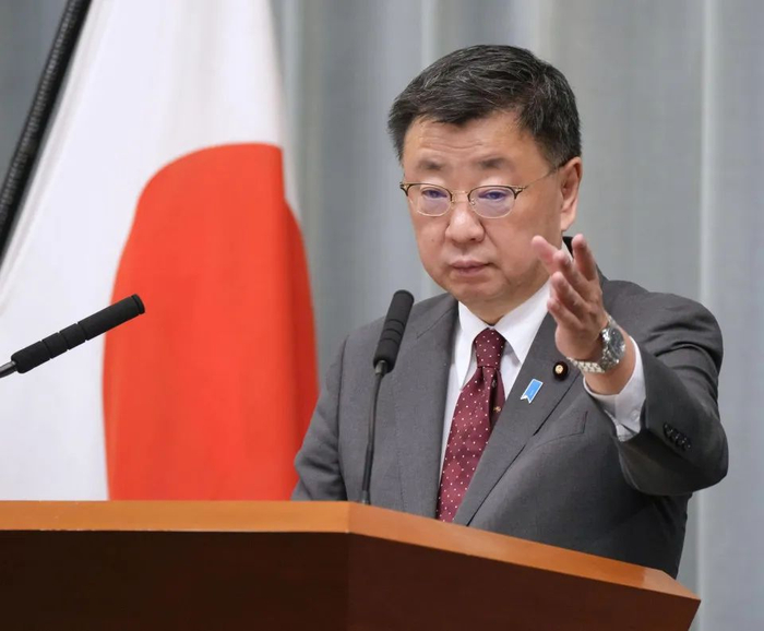 日本内阁官房长官松野博一在5日举行的记者会上 图源：日媒