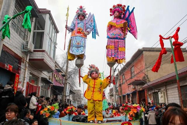 ▲文化艺术节上的安阳抬阁表演。（麻翛然 摄）