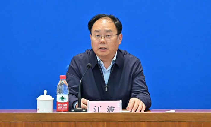 ▲重庆日报报业集团党委委员、副总裁，上游新闻党委书记江波