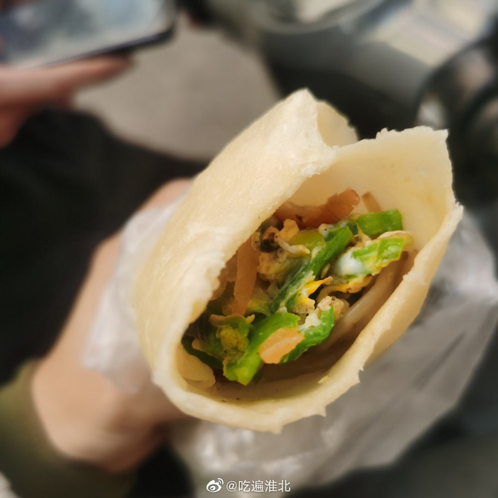 咱们就是吃个最有名的卷水烙馍吧