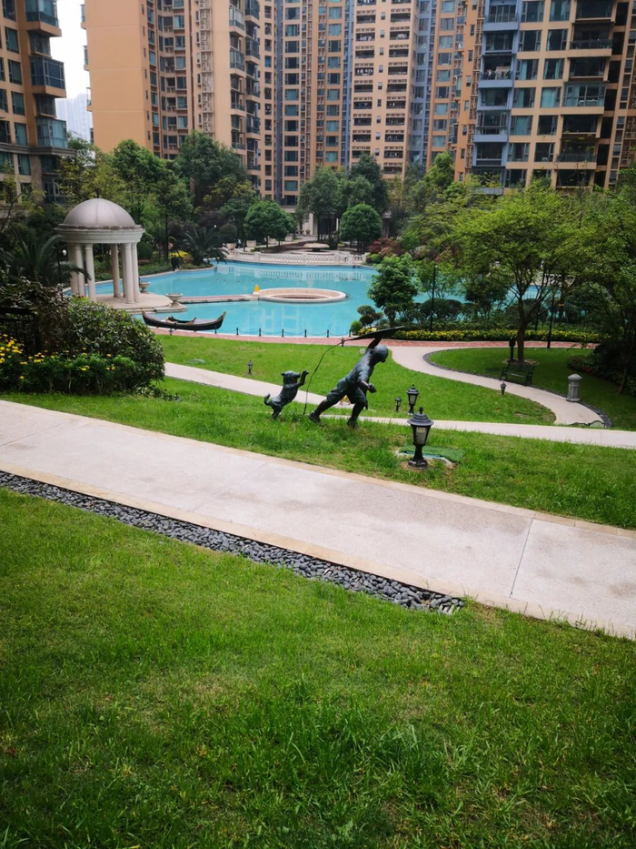 御龙山小区内景。图片来源：业主