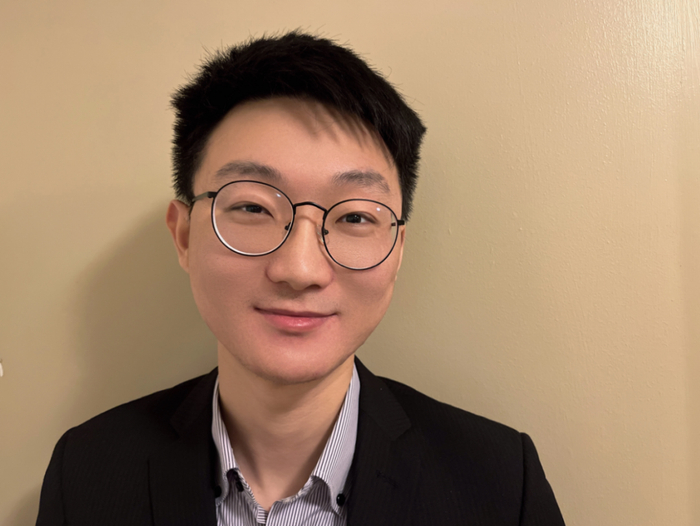 在前面提到的工作里，孙祥发展了光催化α-烯烃的反马氏氢氯化反应和反马氏氢硝酸酯化反应。