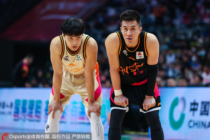 胡明轩（左）和郭艾伦将在半决赛交手？