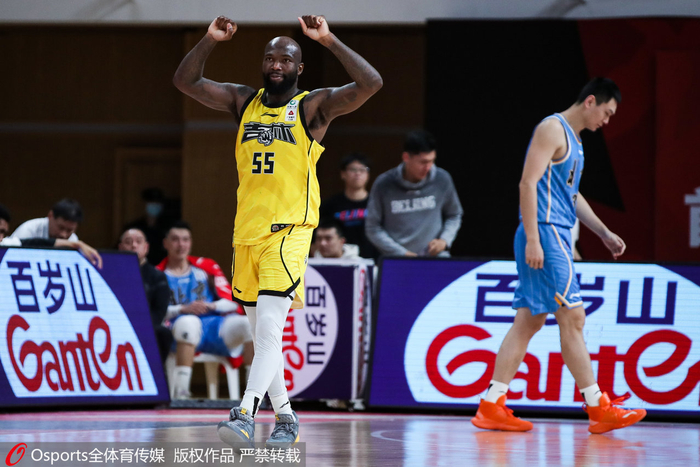 上赛季，琼斯率领的吉林队在季后赛爆冷击败了北京首钢。