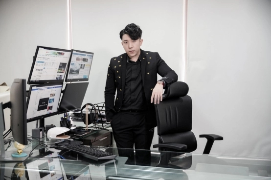香港少年股神方新侠 股坛练兵重启牛股|上证指数|中信证券|兴业证券|九安医疗|大学_新浪新闻