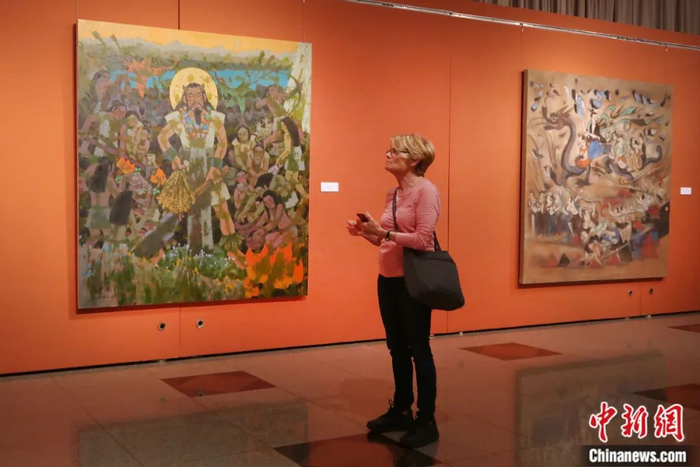 2018年5月，“中华创世神话”主题绘画作品在上海中国画院陈列交流。视觉中国 供图