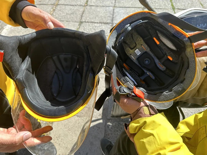 外卖骑手头盔内部/记者拍摄