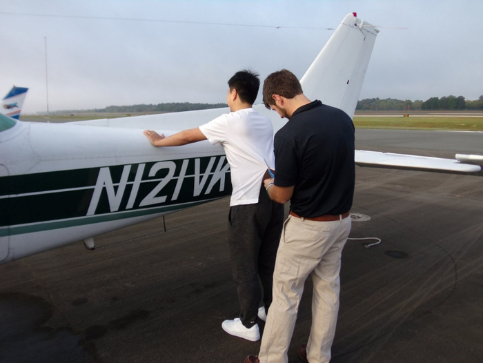 最终，王思莼还是成功举行了“剪衬衫”仪式。/受访者供图