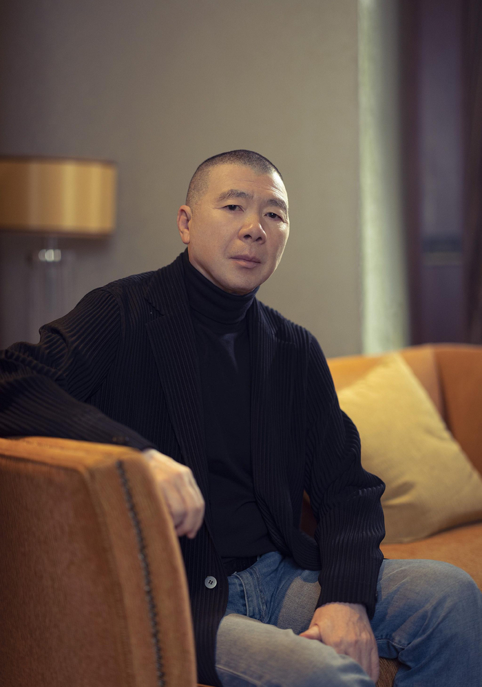 今年已经65岁的冯小刚，一直在寻找着生活与工作的平衡，他认为只要是工作时间就不能对付。  新京报记者 郭延冰 摄