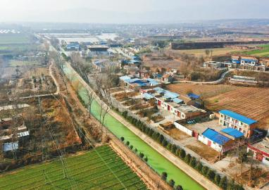 泾惠渠沿线的关中地区村庄风貌。