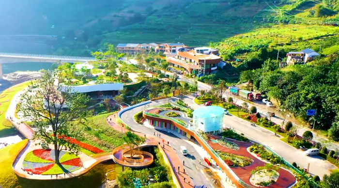 怒江美丽公路小沙坝服务区 资料图