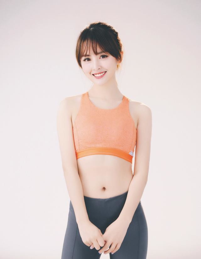 小南,92年出生,原名张娅南,毕业于中国传媒大学,忠爱休斯顿火箭队的