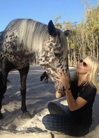 作者和她的马Aztec