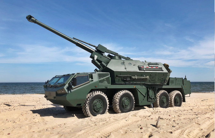  “迪塔”（DITA）轮式自行火炮采用了新型底盘。