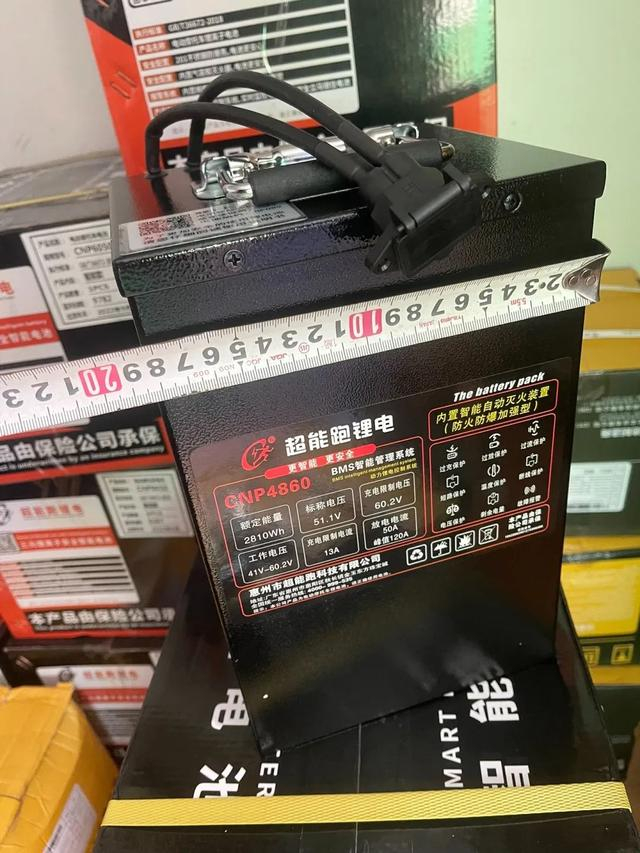 记者找到的“超能跑”锂电池实物图片