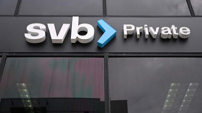 当地时间2023年3月20日，美国加州圣莫尼卡，硅谷银行分行外。&nbsp; 视觉中国 图