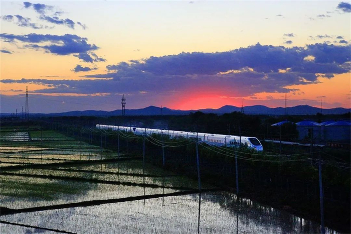 高铁经过吉林市孤店子镇水田  刘慎库 摄