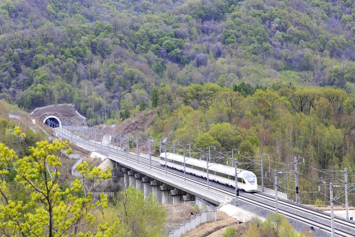 长珲高铁穿越蛟河市冷家店  刘慎库 摄