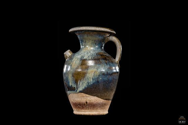唐代花瓷执壶 平顶山博物馆（资料图）