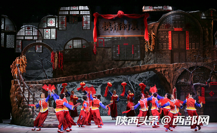 秦腔《楷模村》精彩亮相