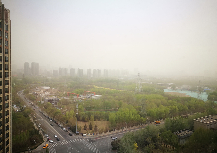 2023年4月13日，北京持续沙尘天气。微博 图