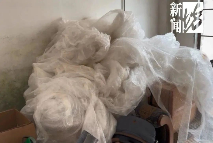 上海王阿姨搬家所用的塑料气泡膜 图据上海电视台新闻综合频道《新闻坊》官方微信