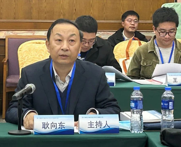 耿向东教授主持开幕式