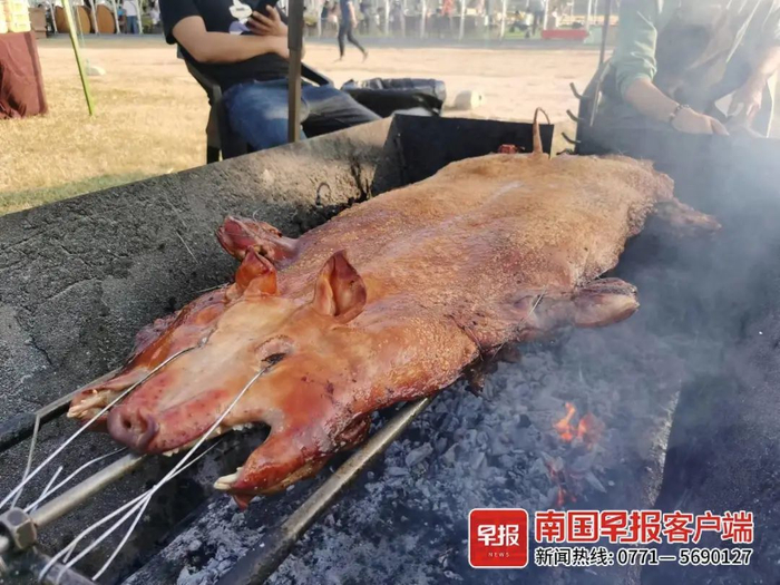 ▲烤猪。南国早报全媒体编辑 黄春荔供图